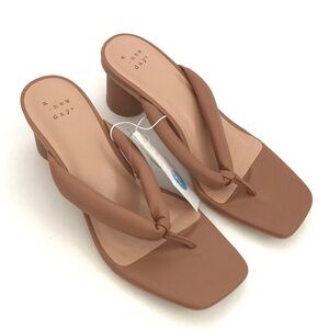A NEW DAY Elvie Sandals Kitten Heel Sandals Thong Brown Tan Women’s Size 7.5